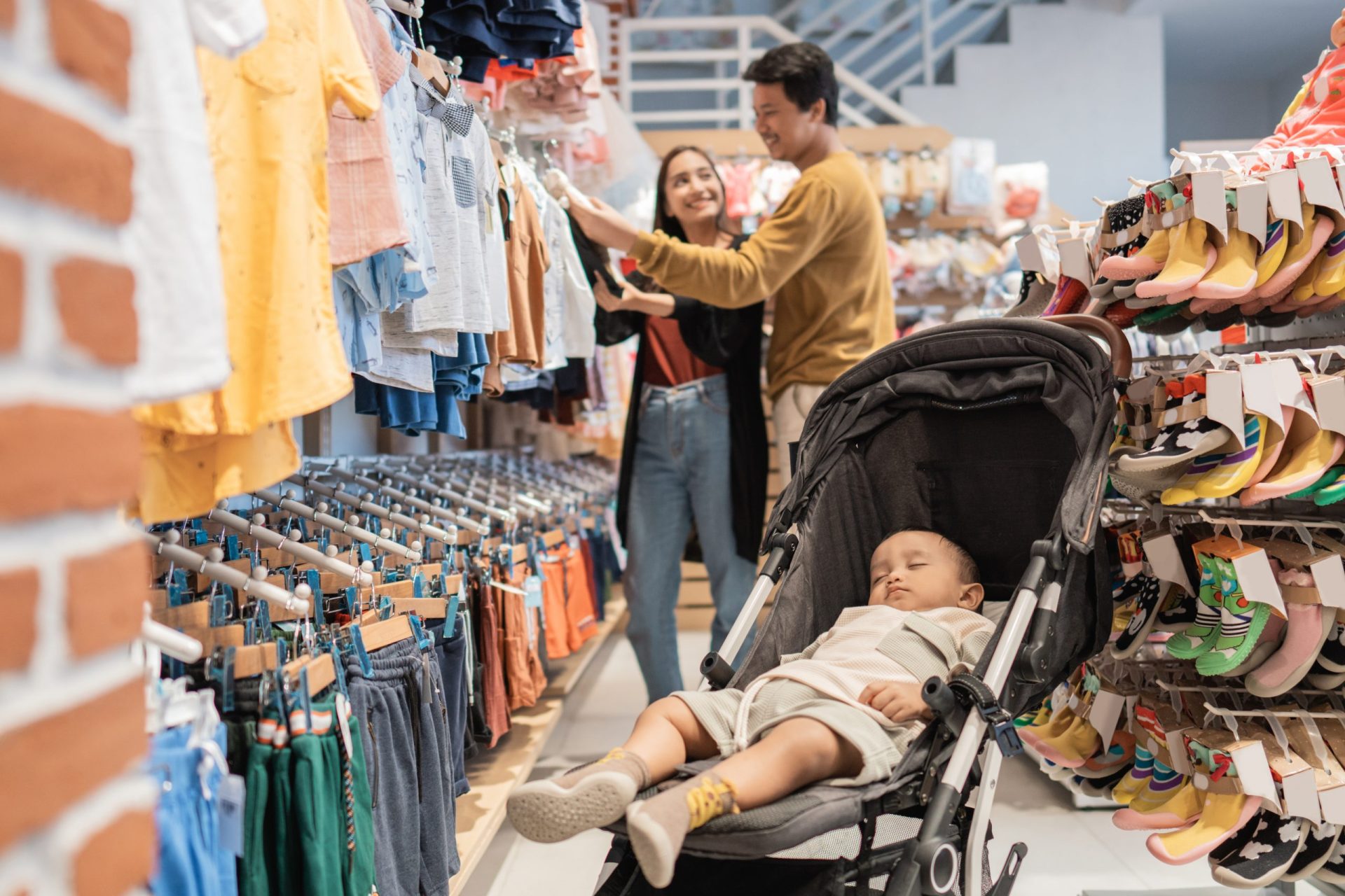Differences Between Traditional ERP and SenangUrus ERP for Retailers